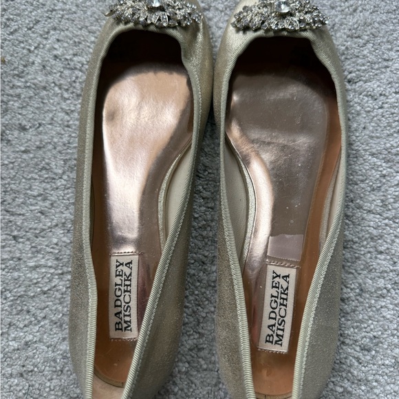 Badgley Mischka Shoes - Size 8.5 Badgley Mischka Women's Gold Flats